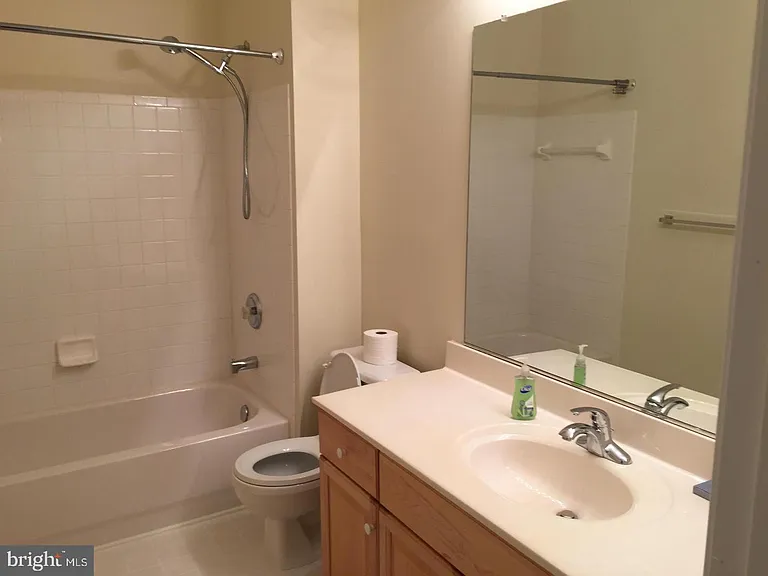 11402 Gate Hill Pl #E — Photo 10