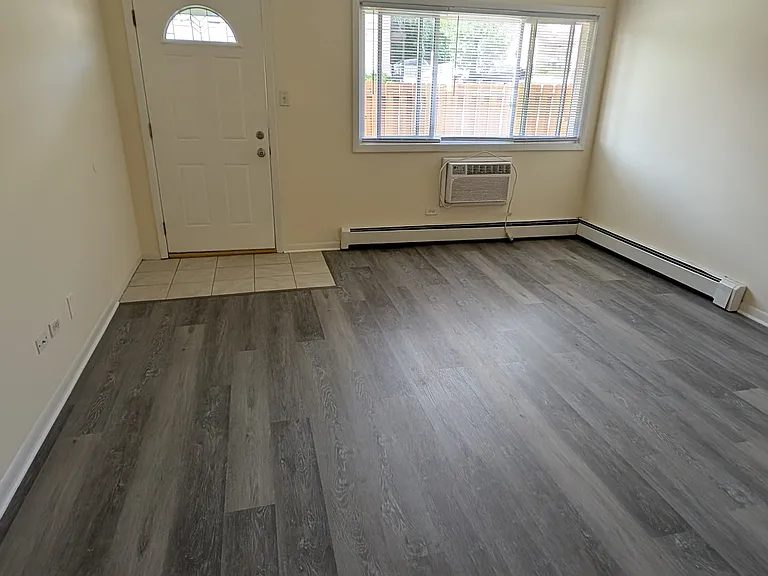 8512 W 87th St #10 — Photo 2
