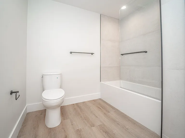 2828 London St #304 — Photo 7