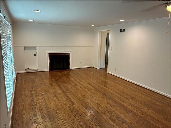 5th image of 3209 W 72nd St
