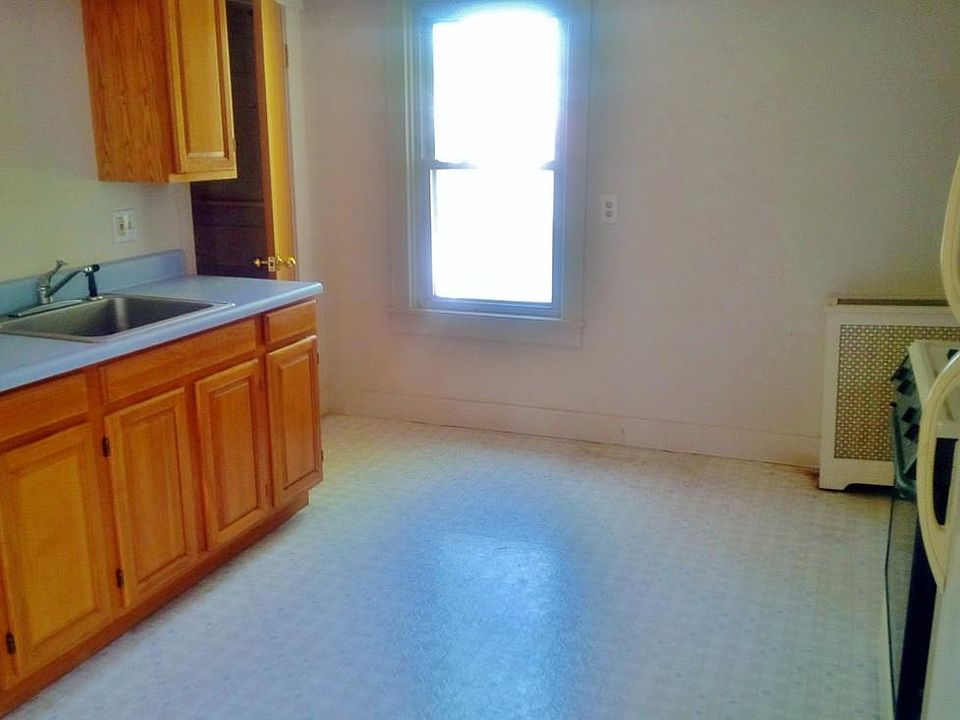 2nd image of 16 Laurel St #B