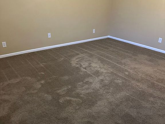 3rd image of 1951 Meadowbrook Cir