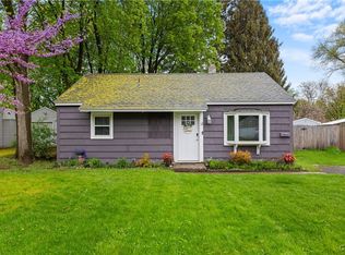 37 Waterbury Dr, North Syracuse, NY 13212