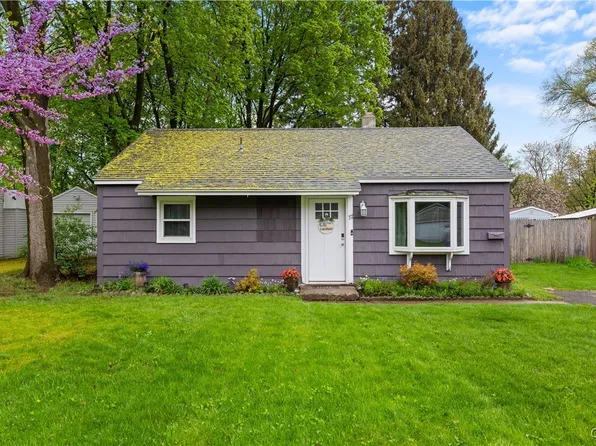 37 Waterbury Dr, North Syracuse, NY 13212