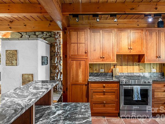 11th image of 10 Dogwood Hills Ln #12