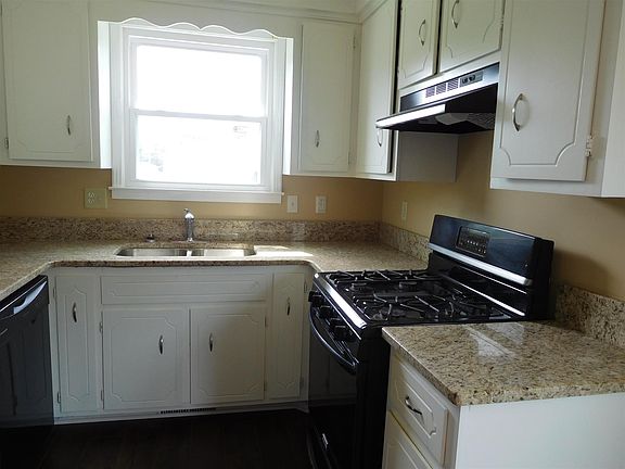 3rd image of 287 Northwood Ter