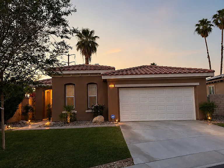 102 Shoreline Dr — Photo 1