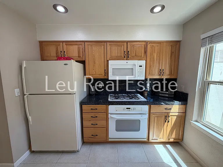 2223 Bridlewood Dr — Photo 3
