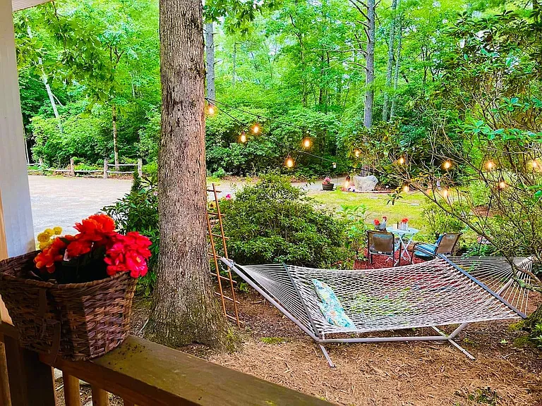 40 Tomahawk Dr — Photo 2