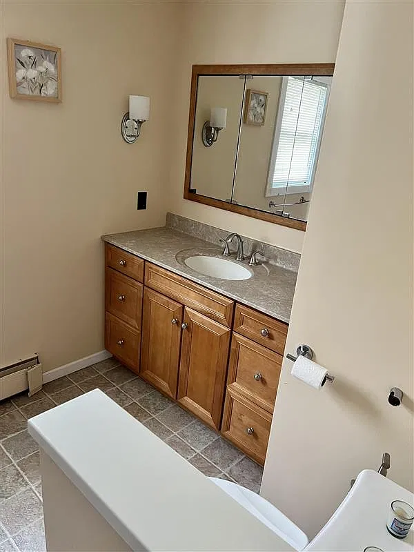 4 bed, 3562 sqft, $1,600 — Photo 3