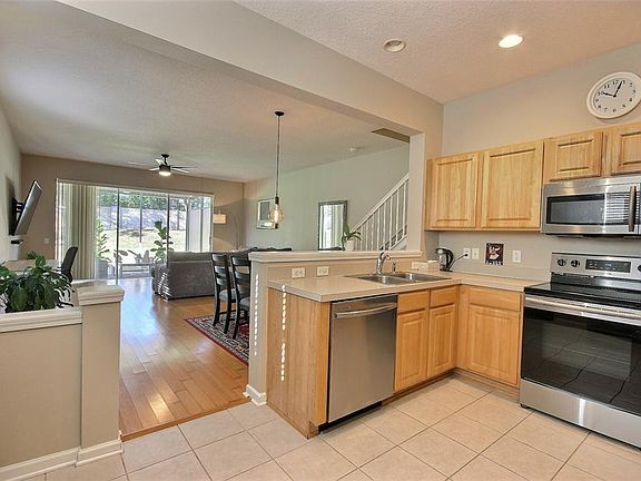 5th image of 8238 72ND ST E