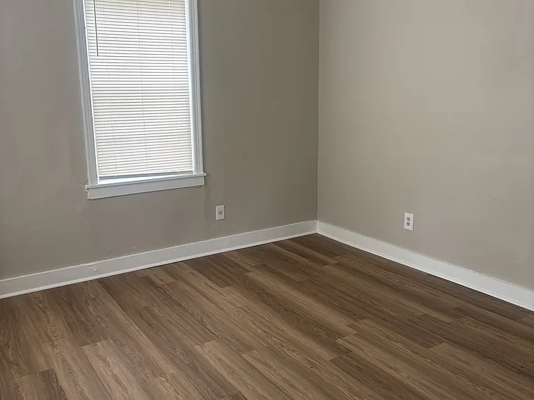 375 Joubert Ave — Photo 3