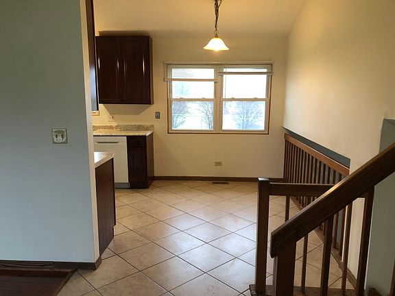 Foyer looking into eat in area in kitchen.