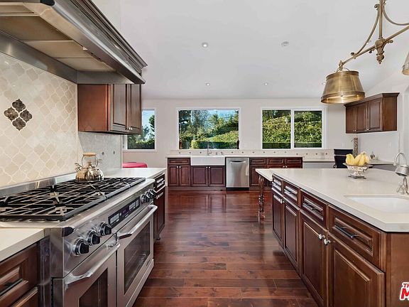 4th image of 1043 Maroney Ln