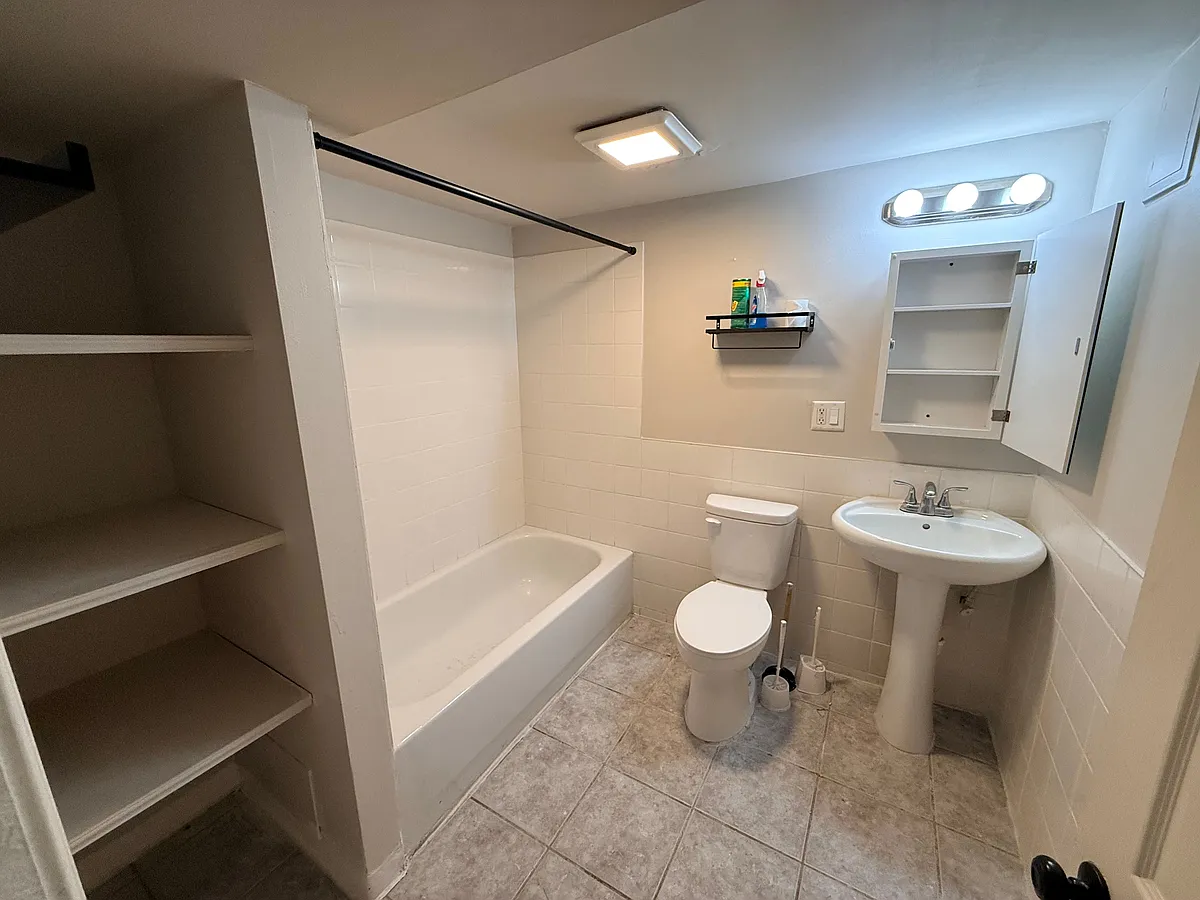 Bathroom - 4708 W Altgeld St #BASEMENT