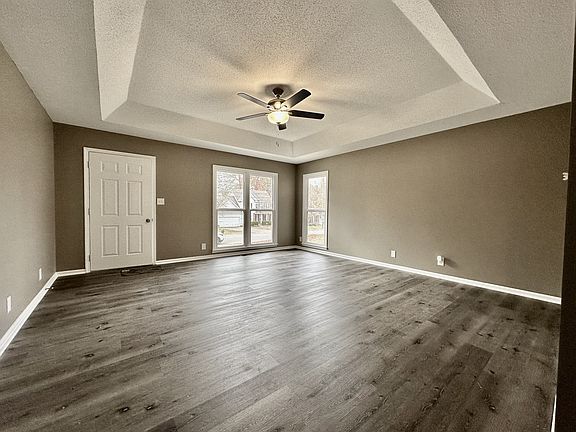 5th image of 123 Shady Maple Dr