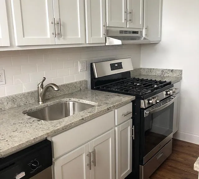 810 Clark St — Photo 5