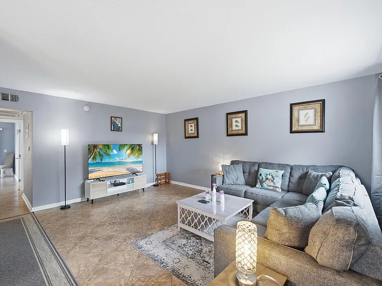 376 Saxony Way #H — Photo 6