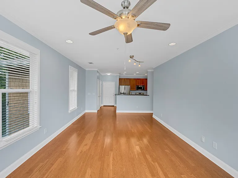1000 E Woodlawn Rd #417 — Photo 11