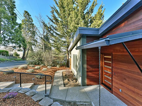 2nd image of 352 Scenic Dr