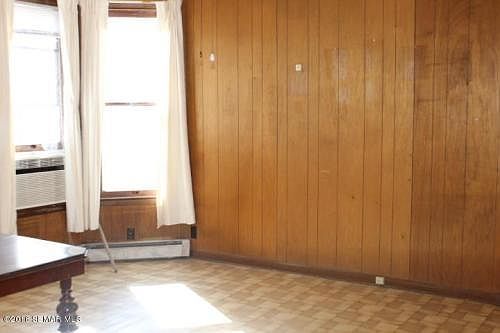 2nd image of 1069 W Howard St