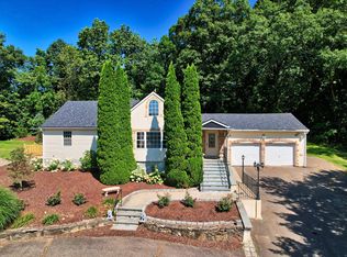 36 Aveline Ave, Middlebury, CT 06762