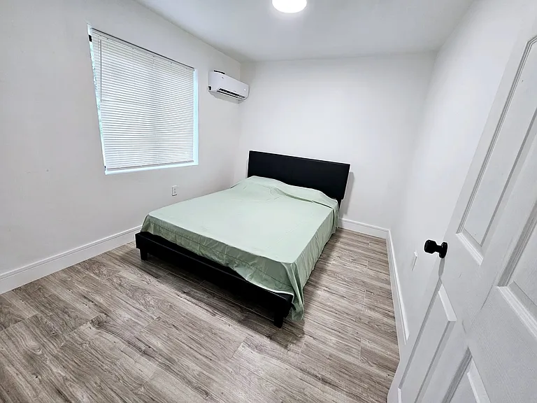 5000 SW 26th Ave — Photo 17