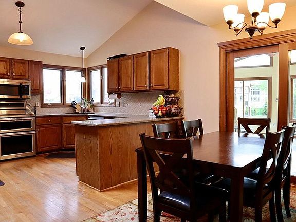 3rd image of 1574 Greenwich Dr