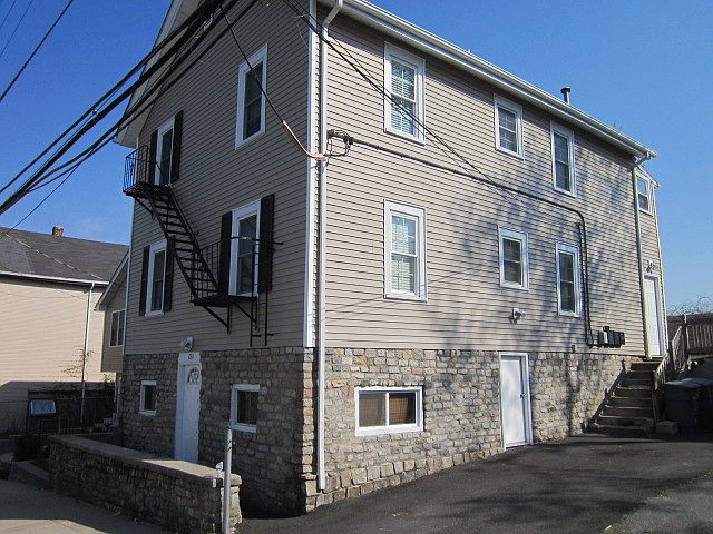 1st image of 723 Pine St