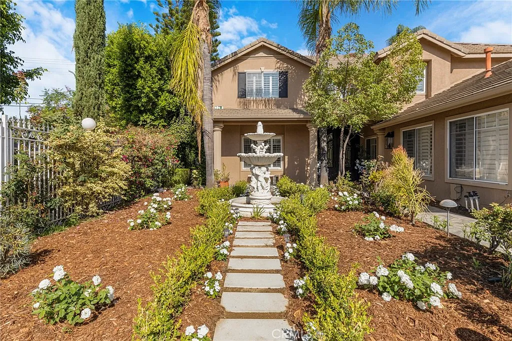 5 bed, 3.5 bath, 2816 sqft, $8,995 — Photo 4