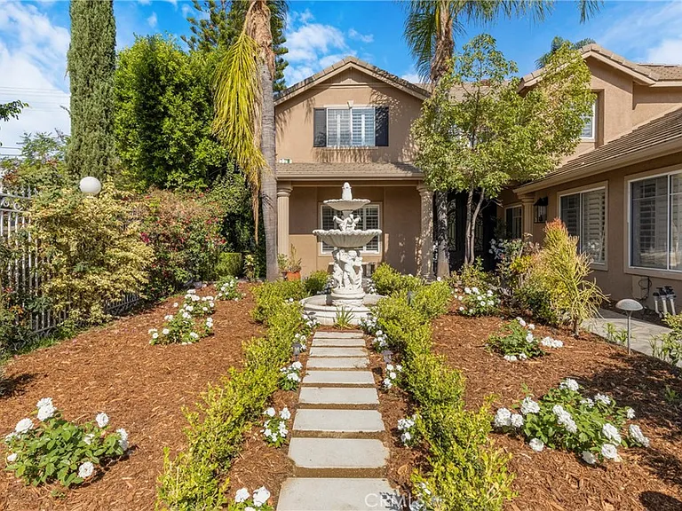 20871 Betron St — Photo 4