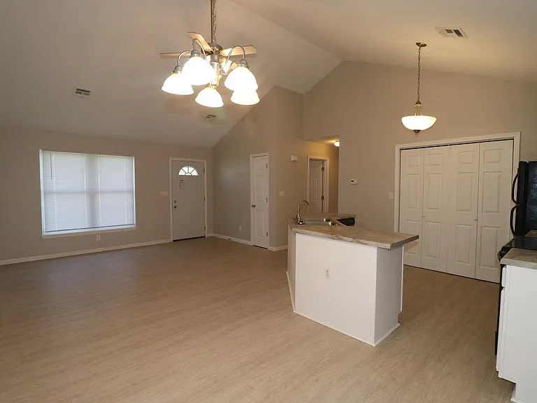 1304 N Jefferson St — Photo 5
