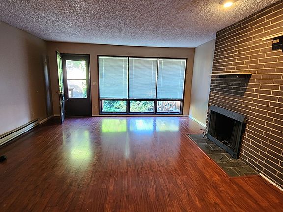 3rd image of 5821-5827 NE Davis #5821