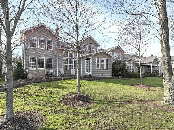 3rd image of 533 Bay Hill Dr