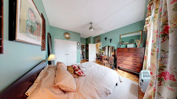 Sold by Luxor Homes & Investment Realty | media 7