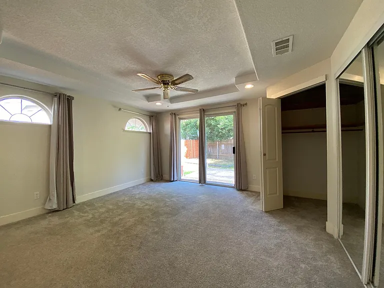 8524 Oak Harbour Ct — Photo 11