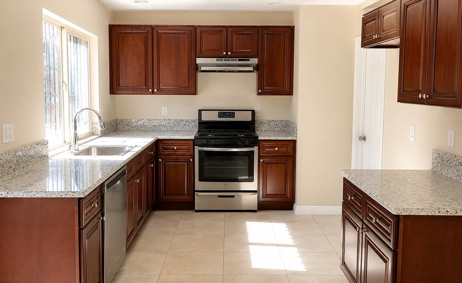 3 bed, 1.5 bath, 1168 sqft, $2,350 — Photo 2