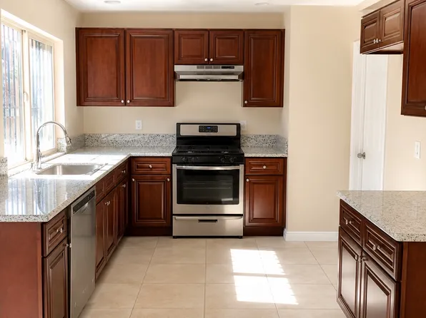 7913 Pinehurst Dr, Highland, CA 92346