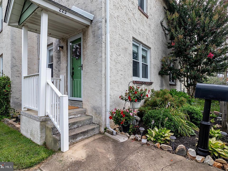 1st image of 223 Mary St