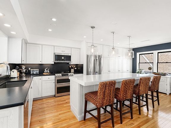 5th image of 21 Harbourside Rd #26