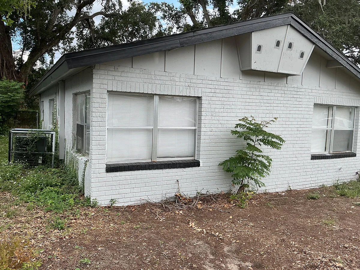 Building Photo - 1495 Wilton Ave