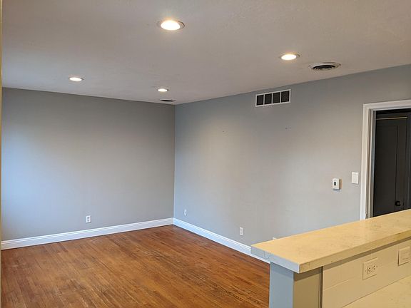 5th image of 196 E Leslie Ave