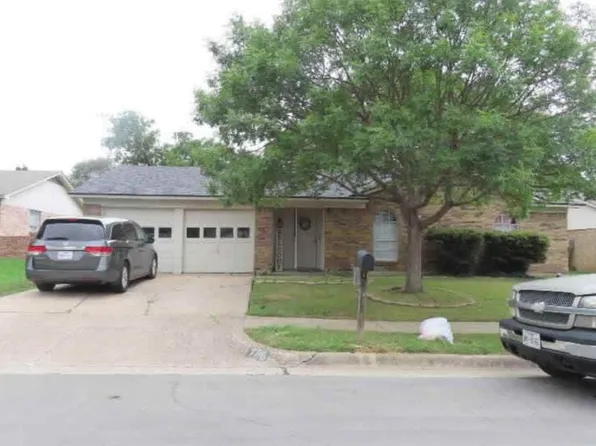756 NW Charlyne Dr, Burleson, TX 76028