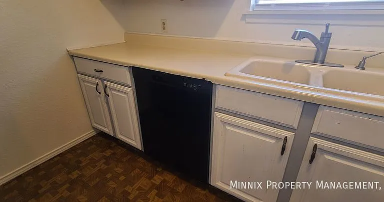 2905 Ventura Ave — Photo 6