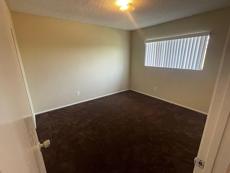 121 N Poplar Ave #C — Photo 11
