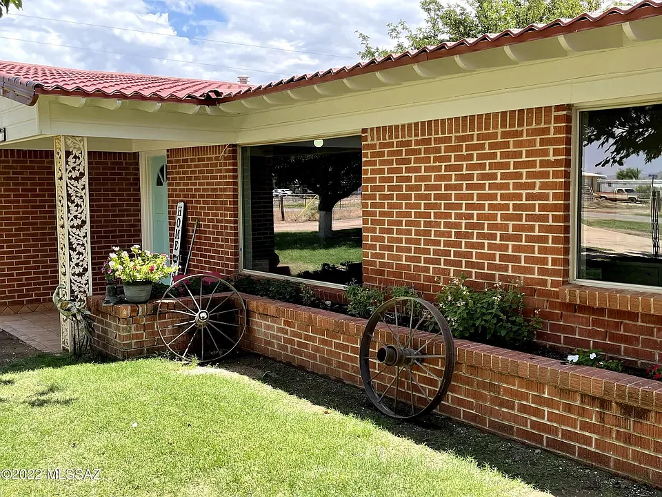 4 bed, 2836 sqft, $2,100 — Photo 3