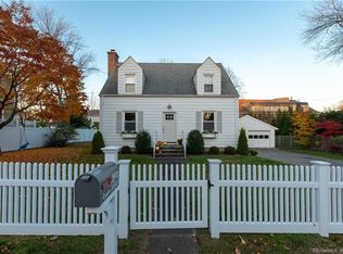 592 Center St, Southport, CT 06890
