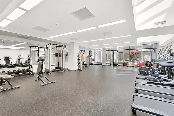 Rented by SERHANT. | media 11