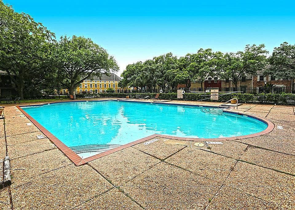 Westbury Garden Community Pool