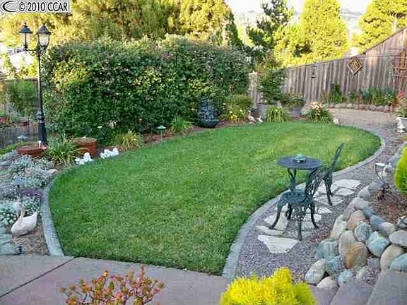 5th image of 796 Mesa Way